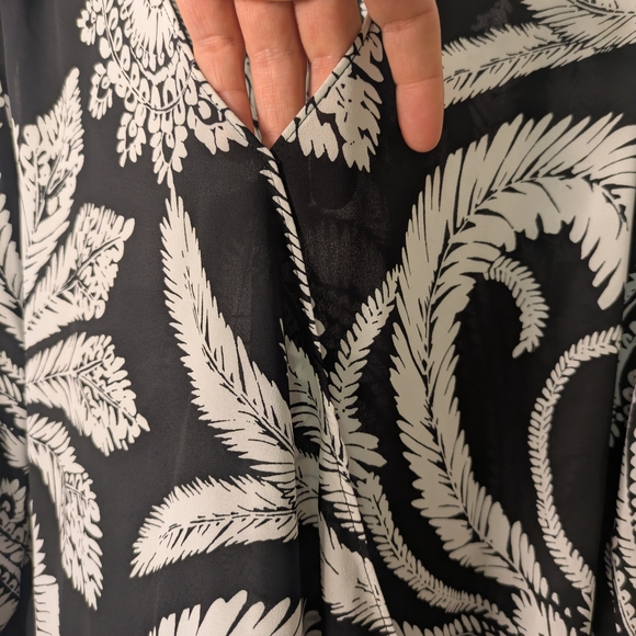 ⭐INC Crossover Front Blouse With Flutter Bellsleeves Size Large - Picture 5 of 6